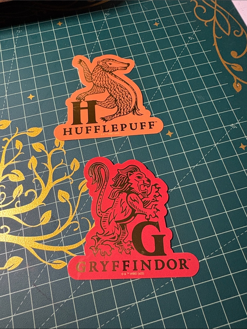 Harry Potter Hufflepuff & Gryffindor House Sticker Set - Yellow & Red